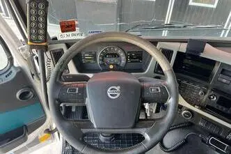 Volvo FM 330 4x2, 250 kW, diesel, automatic