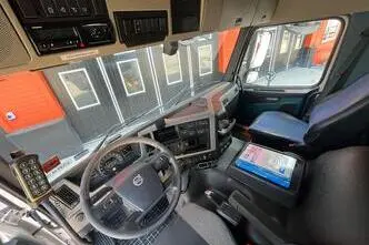 Volvo FM 330 4x2, 250 kW, diesel, automatic