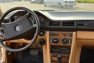 Mercedes-Benz 300, 3.0, 132 kW, bensiin, automaat, tagavedu