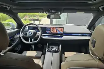 BMW i5, 250 kW, electric, automatic, rear-wheel drive