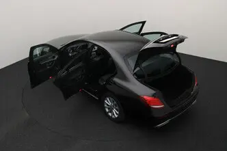 Mercedes-Benz E 220, 2.0, 143 kW, дизель, автомат, задний привод