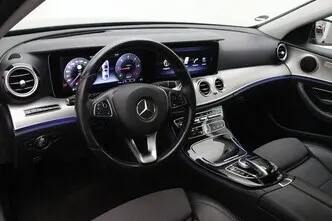 Mercedes-Benz E 220, 2.0, 143 kW, дизель, автомат, задний привод
