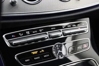 Mercedes-Benz E 220, 2.0, 143 kW, дизель, автомат, задний привод