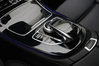 Mercedes-Benz E 220, 2.0, 143 kW, дизель, автомат, задний привод
