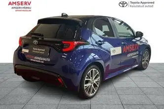 Toyota Yaris, 1.5, 68 kW, гибрид, автомат, передний привод