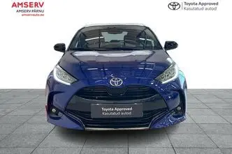 Toyota Yaris, 1.5, 68 kW, гибрид, автомат, передний привод