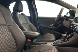 Toyota Yaris, 1.5, 68 kW, гибрид, автомат, передний привод