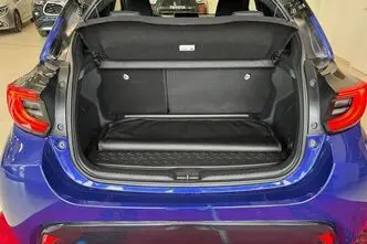 Toyota Yaris, 1.5, 68 kW, гибрид, автомат, передний привод