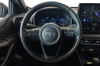 Toyota Yaris, 1.5, 68 kW, гибрид, автомат, передний привод