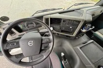 Volvo FM330, 248 kW, diisel, automaat