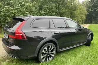Volvo V60 Cross Country, 2.0, 145 kW, гибрид, автомат, полный привод