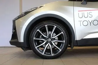 Toyota C-HR, 2.0, 112 kW, гибрид, автомат, полный привод