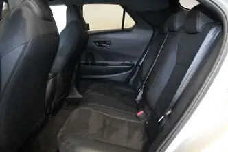 Toyota C-HR, 2.0, 112 kW, гибрид, автомат, полный привод