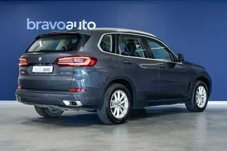BMW X5, 3.0, 210 kW, hybrid, automatic, four-wheel drive