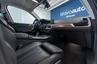 BMW X5, 3.0, 210 kW, hybrid, automatic, four-wheel drive