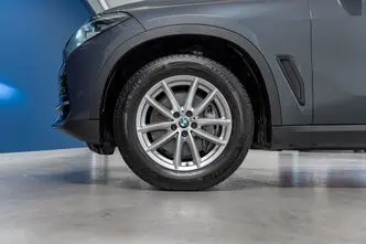 BMW X5, 3.0, 210 kW, hybrid, automatic, four-wheel drive