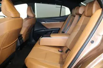 Toyota Camry, 2.5, 137 kW, hybrid, automatic, front-wheel drive