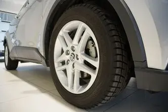 Toyota C-HR, 1.8, 72 kW, гибрид, автомат, передний привод