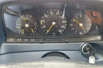 Mercedes-Benz 230, 2.3, 80 kW, бензин, автомат, задний привод