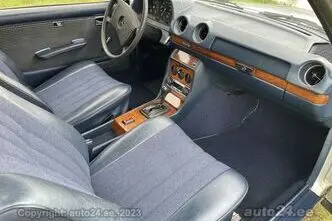 Mercedes-Benz 230, 2.3, 80 kW, бензин, автомат, задний привод