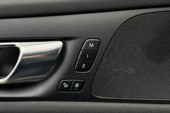 Volvo V60, 2.0, 223 kW, plug-in hybrid, automatic, four-wheel drive