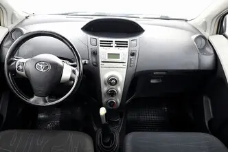 Toyota Yaris, 1.4, 66 kW, дизель, механическая, передний привод