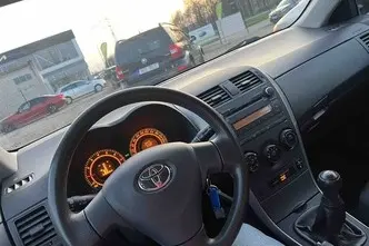 Toyota Corolla, 1.4, 71 kW, бензин, механическая, передний привод