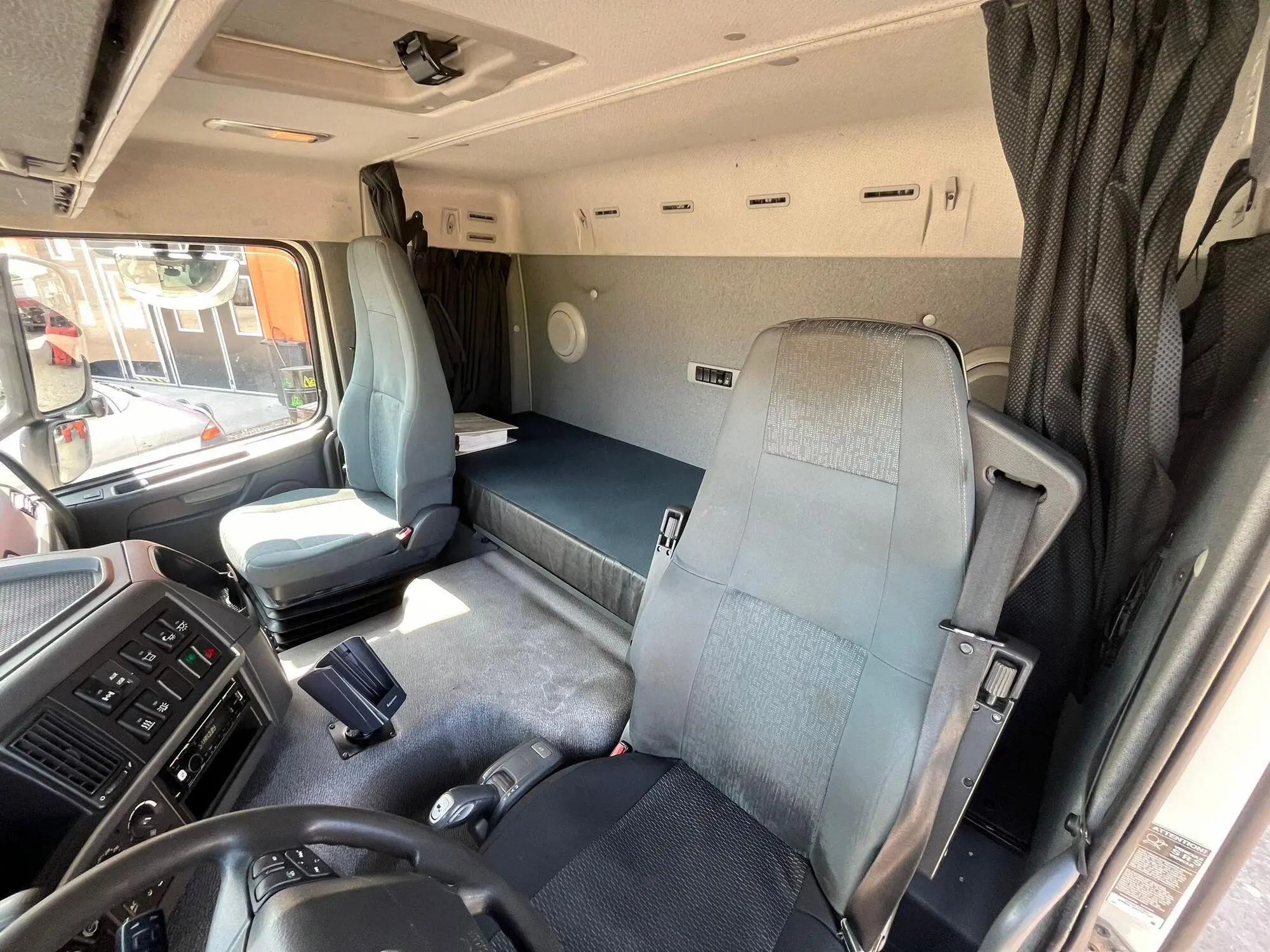 Volvo FM 330 4x2, 248 kW, diisel, automaat