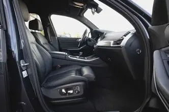 BMW X5, 3.0, 210 kW, hybrid, automatic, four-wheel drive