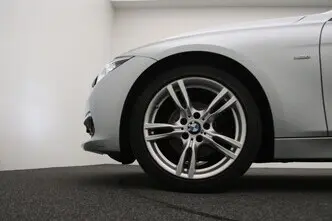 BMW 320, 2.0, 135 kW, бензин, автомат, задний привод