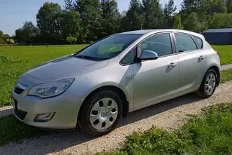 Opel Astra, 1.2, 70 kW, дизель, механическая, передний привод