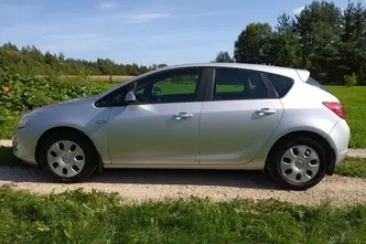 Opel Astra, 1.2, 70 kW, дизель, механическая, передний привод