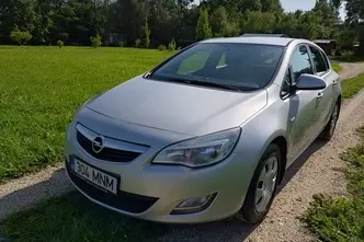 Opel Astra, 1.2, 70 kW, дизель, механическая, передний привод