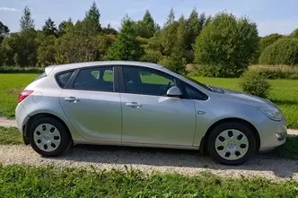 Opel Astra, 1.2, 70 kW, дизель, механическая, передний привод