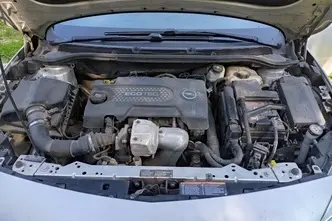 Opel Astra, 1.2, 70 kW, дизель, механическая, передний привод