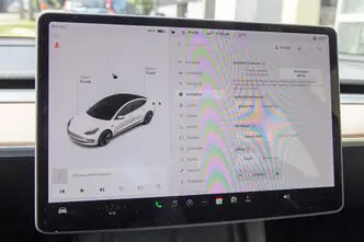 Tesla Model 3, 88 kW, elekter, automaat, tagavedu