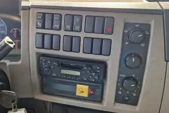 Volvo FL280 4X2 HMF 1560, 7.2, 206 kW, дизель, задний привод