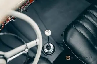 Mercedes-Benz 190, 77 kW, petrol, manual, four-wheel drive