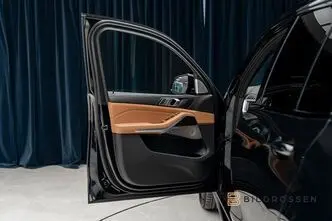 BMW X5, 3.0, 360 kW, гибрид, автомат, полный привод
