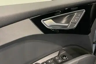 Audi Q4 e-tron, 77 kW, electric, automatic, four-wheel drive
