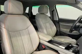 Audi e-tron, 158 kW, electric, automatic, four-wheel drive