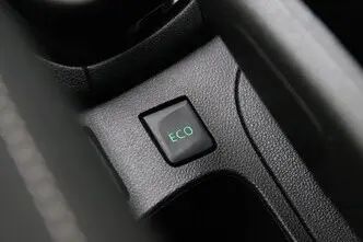 Renault Clio, 0.9, 66 kW, бензин, механическая, передний привод
