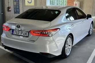 Toyota Camry, 2.5, 131 kW, гибрид, автомат, передний привод