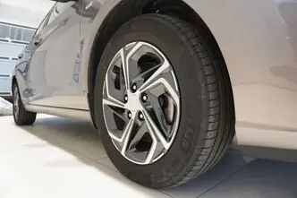 Hyundai i30, 1.5, 117.5 kW, гибрид, автомат, передний привод