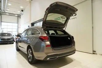 Hyundai i30, 1.5, 117.5 kW, гибрид, автомат, передний привод