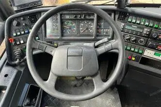 Volvo B12M 4x2, 309 kW, дизель, механическая