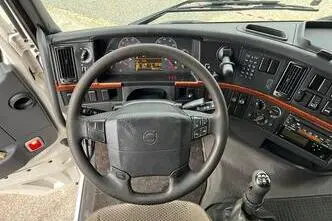 Volvo FH 12 460 6x2, 12.1, 338 kW, дизель, механическая, задний привод