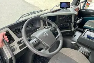 Volvo FM 330 4x2, 250 kW, diesel, automatic