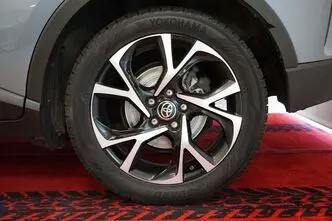 Toyota C-HR, 1.8, 72 kW, гибрид, автомат, передний привод