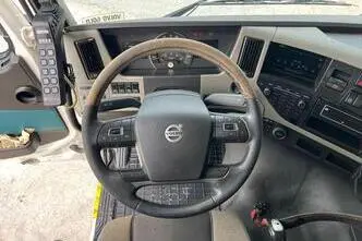 Volvo FM 330 6x2*4, 250 kW, diesel, automatic